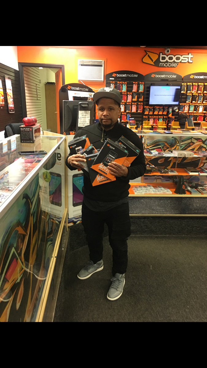 boostcamden's tweet photo. 10 lines all with insurance for these 2 old T mobile and metro customers! 
5 lines w/ unlmtd LTE $100 -8563617155
2511 federal st camden nj 08105
@SPG_Jose @SPG_Benny @jjonesvip @JonHorovitz1 @vfiori56 @VIPwireless @boostmobile @boostcamden #boostmobile https://t.co/GWtdNydf89