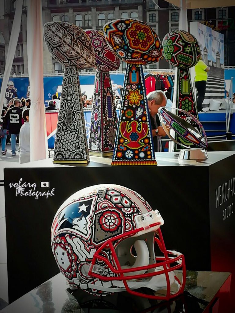 volarq's tweet photo. Presagio o simple casualidad ?
#NFLMéxico #FanFest2017 https://t.co/8DlNOjsjrQ
