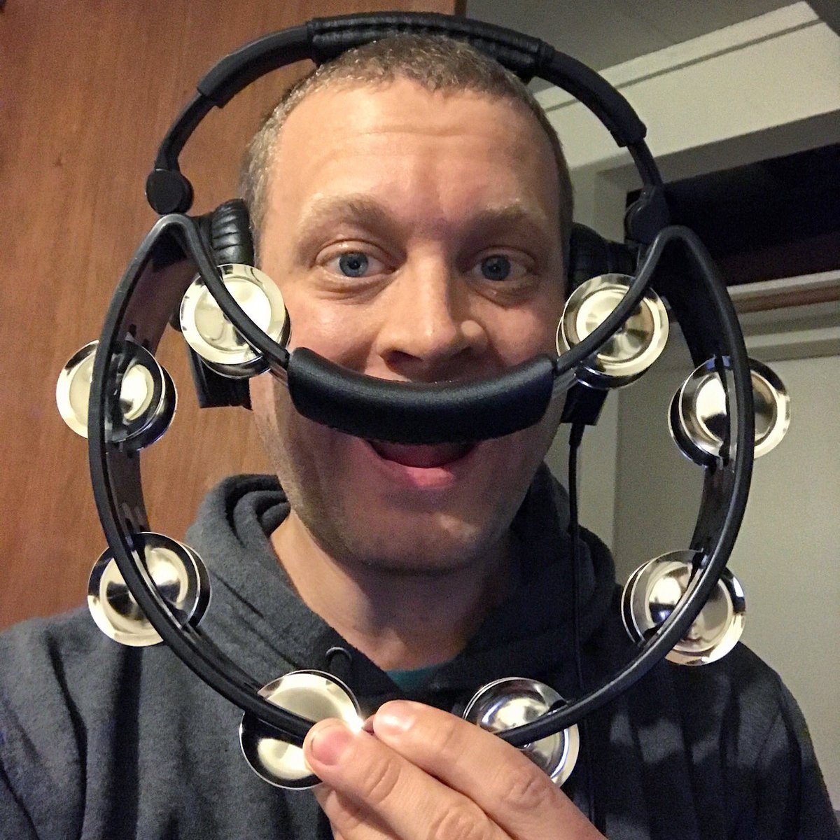 elwooddrums's tweet photo. Doing #percussion #overdubs makes me happy!
😁
#RhythmTech #tambourine #shaker
#DenverDrummer #PerformingRecordingEducating https://t.co/9EMhgcR4W2