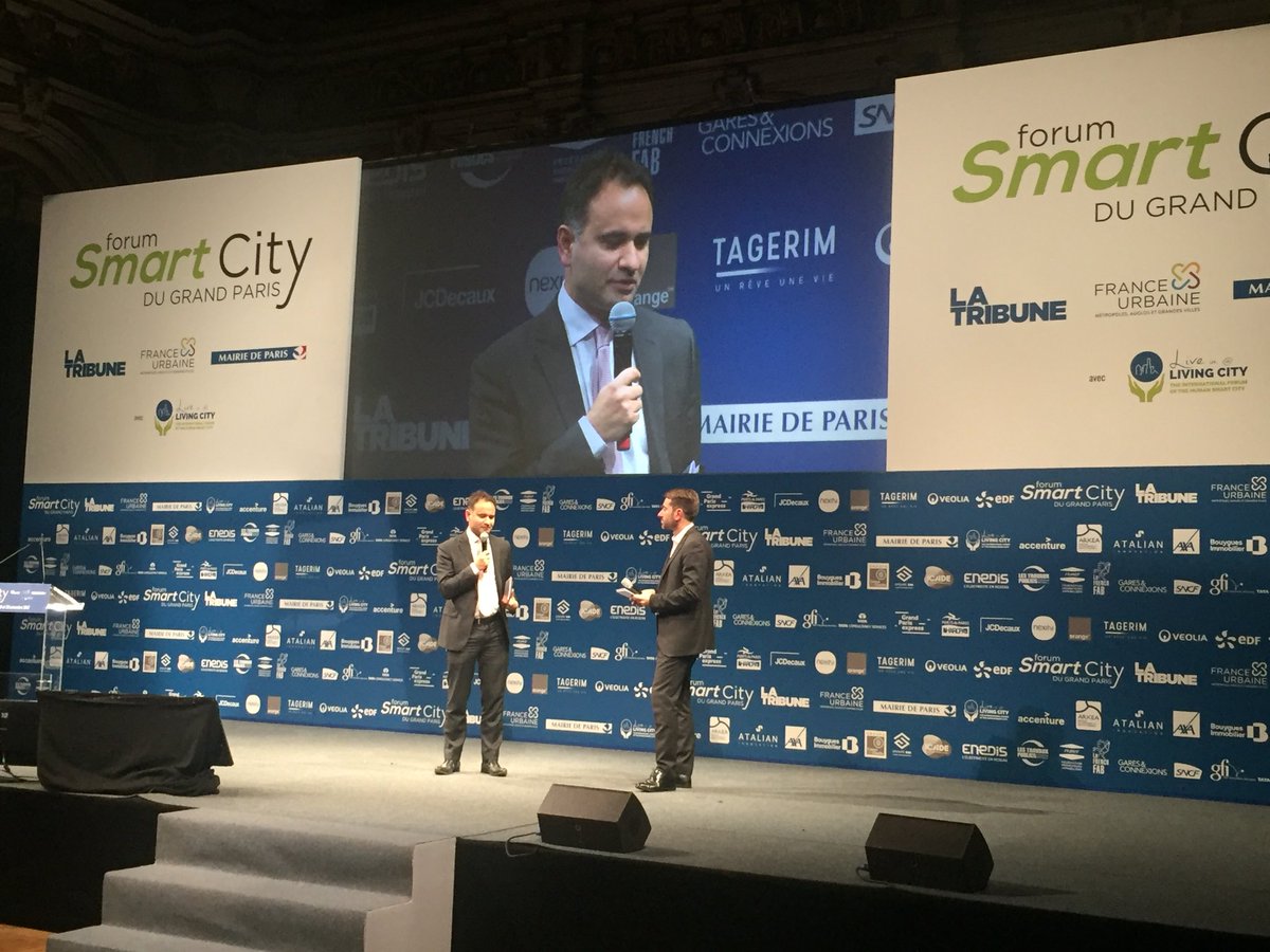 JWackenheim's tweet photo. Julien Guez DG @FNTP_info remet le prix #mobilitรฉ ๐๐ฒ๐๐๐ผโโ๏ธ๐ถ๐ผโโ๏ธ ร la #Metropole du @grandlyon pour #Optimodlyon ๐ฆ lors du #ForumSmartCity #transport https://t.co/Y1BxsFE7te