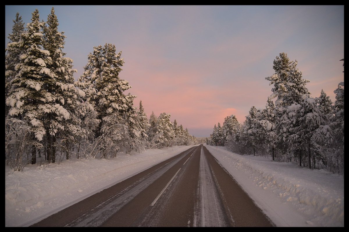 kirunabilder's tweet photo. Kurravaaravägen tisdag förmiddag.

#Kiruna
#Swedishlapland https://t.co/QphkU5Va4P