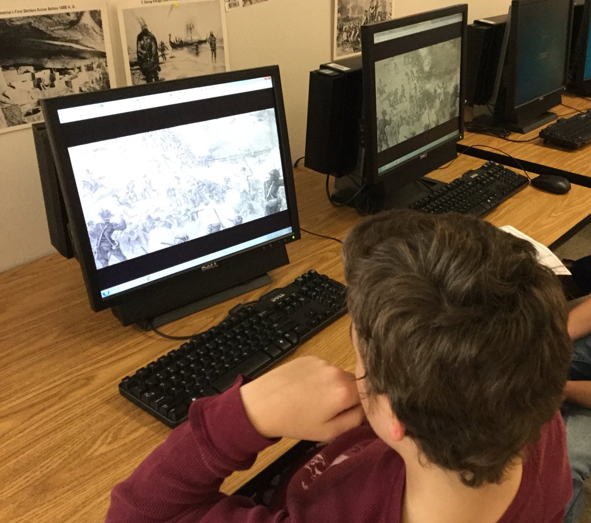 Lecanto_Middle's tweet photo. .@Mr_Frechette Ss discovering and learning with their digital curriculum on the American Revolution .  Thanks to Tom Turner from Discovery Education. @SocialStudiesCC #WeAreLMS https://t.co/RSdUMLFbyz