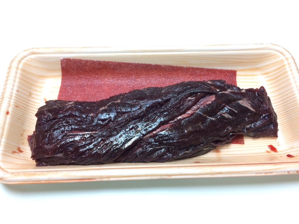 AriAgathe13's tweet photo. Whale prices at the current catch limits aren't nearly enough to pay for the expenses of the whaling itself. #Japan #OpWhales https://t.co/zfqkxe9DwQ