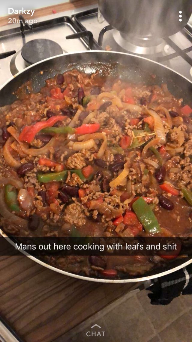 luke__challoner's tweet photo. when u eat veg for the first time since starting uni @Darkzyuk https://t.co/gkb9ywmk9G