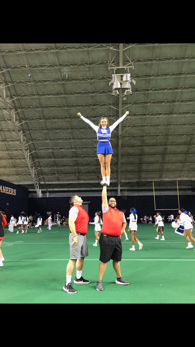 alanabcopas's tweet photo. On behalf of @KentuckyCheer, we are all praying for you Spenser! 🦁🎗 https://t.co/Wz0GYsmqGC