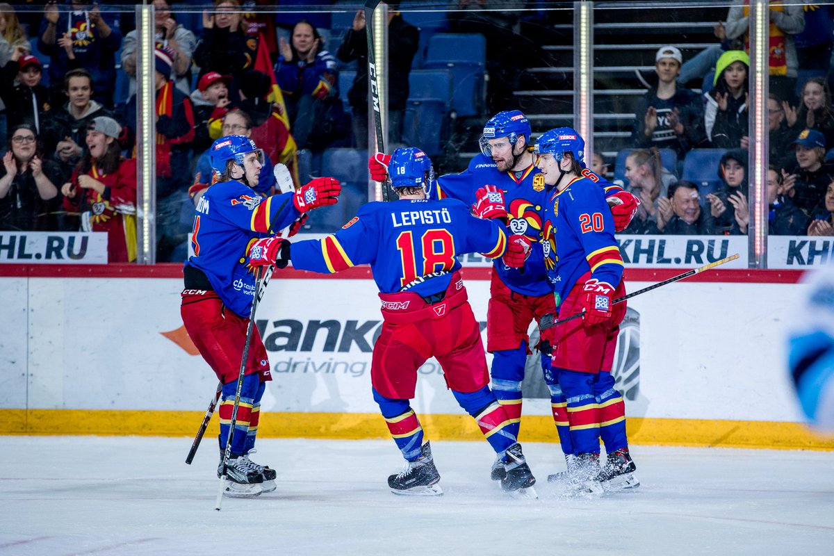 Jokerit_EN's tweet photo. WE DID IT! 🔥💪🏻
❌ 0–1 Sigaryov 
🚨 1–1 @SamiLepisto (Gilroy) PP 
🚨 2–1 @jouneri6 (Lepistö)
#Jokerit #KHL #JOKvsSIB https://t.co/lMhXrepMY1