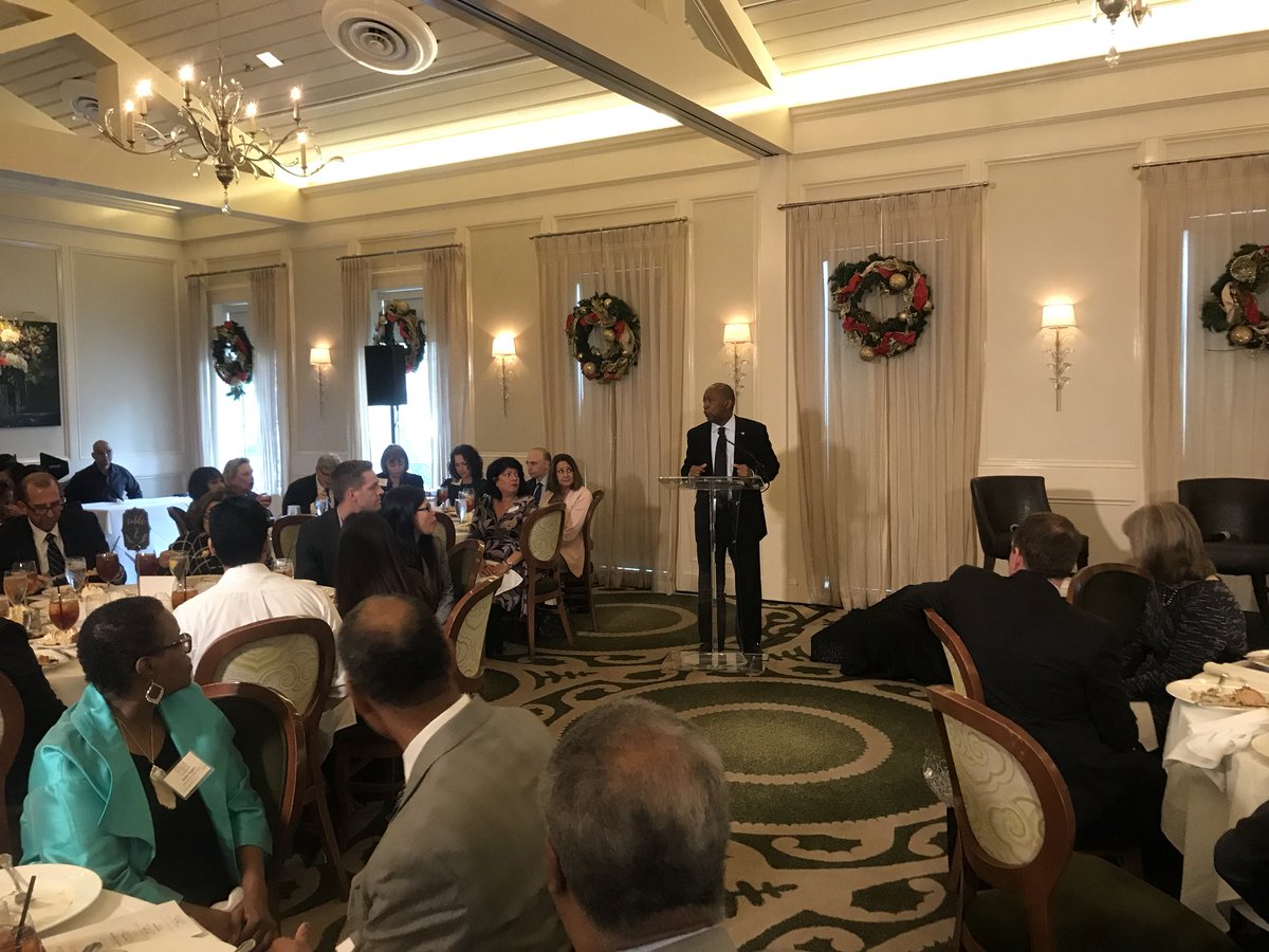 SylvesterTurner's tweet photo. .@ComcastHouston held a #ComcastHoustonStrong Luncheon highlighting various nonprofits and recognizing the work many did during #Harvey. 

Thanks @comcast for recognizing great organizations and for your own work helping to rebuild our own communities. https://t.co/q7ctIRVqHK
