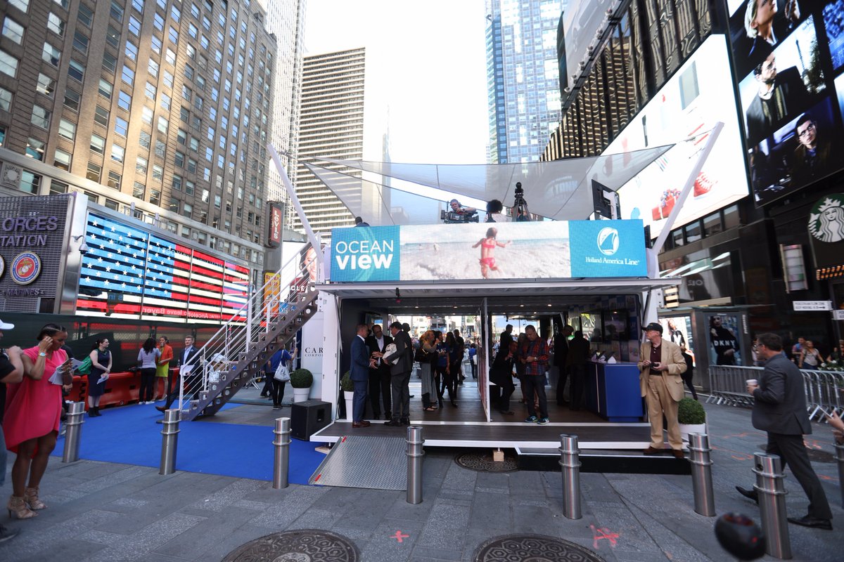 LokiBoxDesign's tweet photo. All eyes on Loki in #TimesSquare ! @CarnivalCruise #experientialmarketing #servicelaunch #marketingtimesquare #oceanview #popupcontainer #popupmarketing https://t.co/zkp0dMDkuc