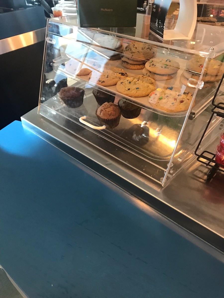 hmp403_rls1007's tweet photo. @HMP403_PH As seen in class - cookies are placed right at the checkout point. No fruit or vegetables in sight, trying to encourage purchase of unhealthy products! #PHin48hours https://t.co/lvFDjI5nui