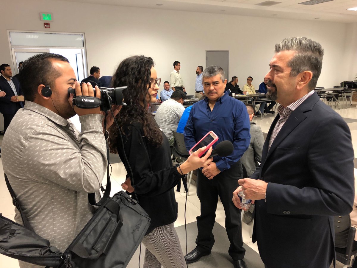 GiovanniSilvaR's tweet photo. @Agustin_Topete en entrevista previa a nuestro #TechDay2017 para instituciones gubernamentales en #Chihuahua @MTnetServices sigue #HablandoDeTI #DataCenter #Virtualizacion #Seguridad #Movilidad #Conectividad https://t.co/IpxtLxCozD