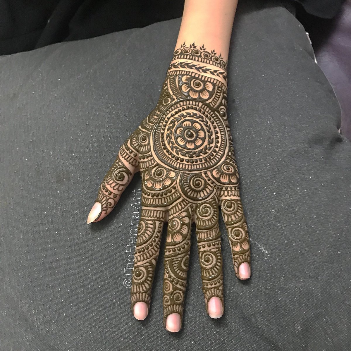 thehennaart's tweet photo. #BodyArt نقش_حناء# #حنه #حناء #البحرين 
 #HennaArt #HennaDesign #Tattoo #Art #Artist  #bodyart #HennaTattoo #HennaPro #BridalHenna #HennaBahrain #HennaArtist https://t.co/qtlkP820xM