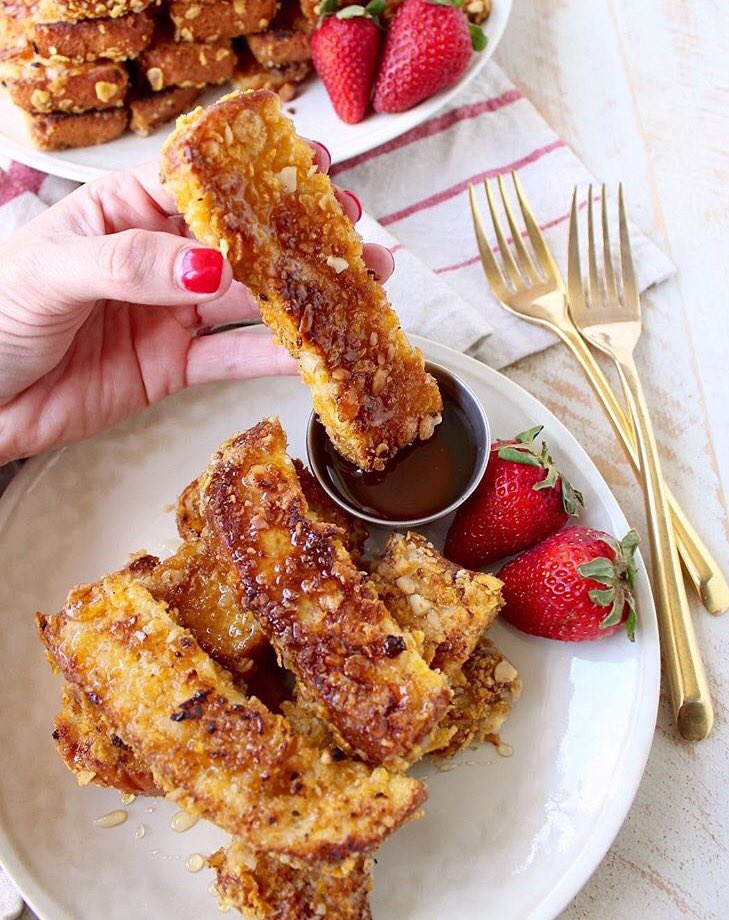 DeliciousBuzz's tweet photo. Macadamia nut crispy French toast sticks? Umm yessss 😍 Get the recipe from @Whitney_Bond : https://t.co/n5X7QpTtSP
#nationalfrenchtoastday #frenchtoast #foodblogger #wbeats https://t.co/hJ2bcfVfKo