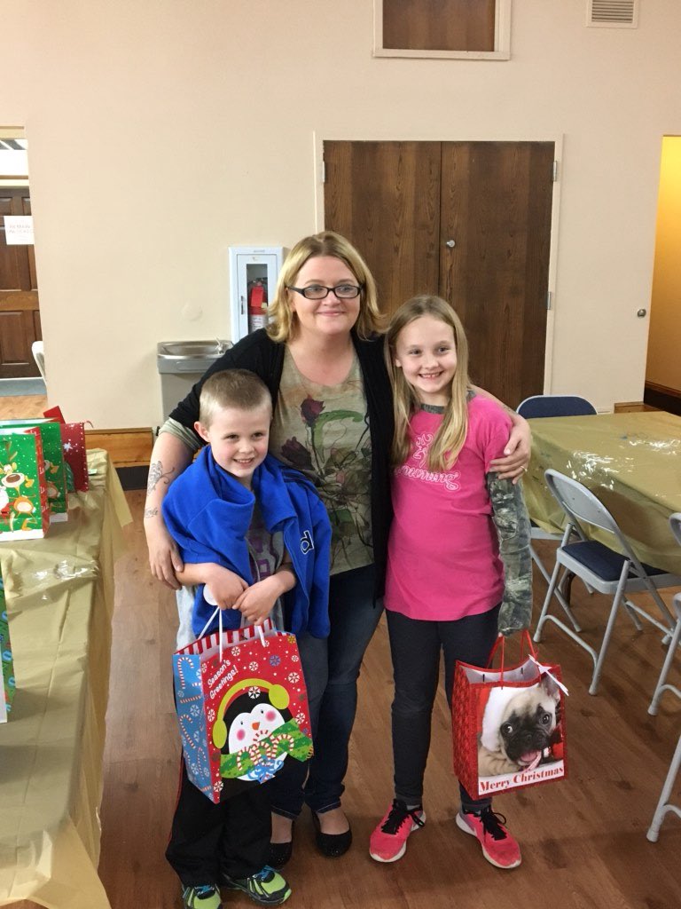 SpringHillRec's tweet photo. We made some awesome Christmas presents for parents last night in our Youth Art Class! Guess what we made! #crafty #SpringHillKS #SHRCKS https://t.co/P3dEqtwBgg