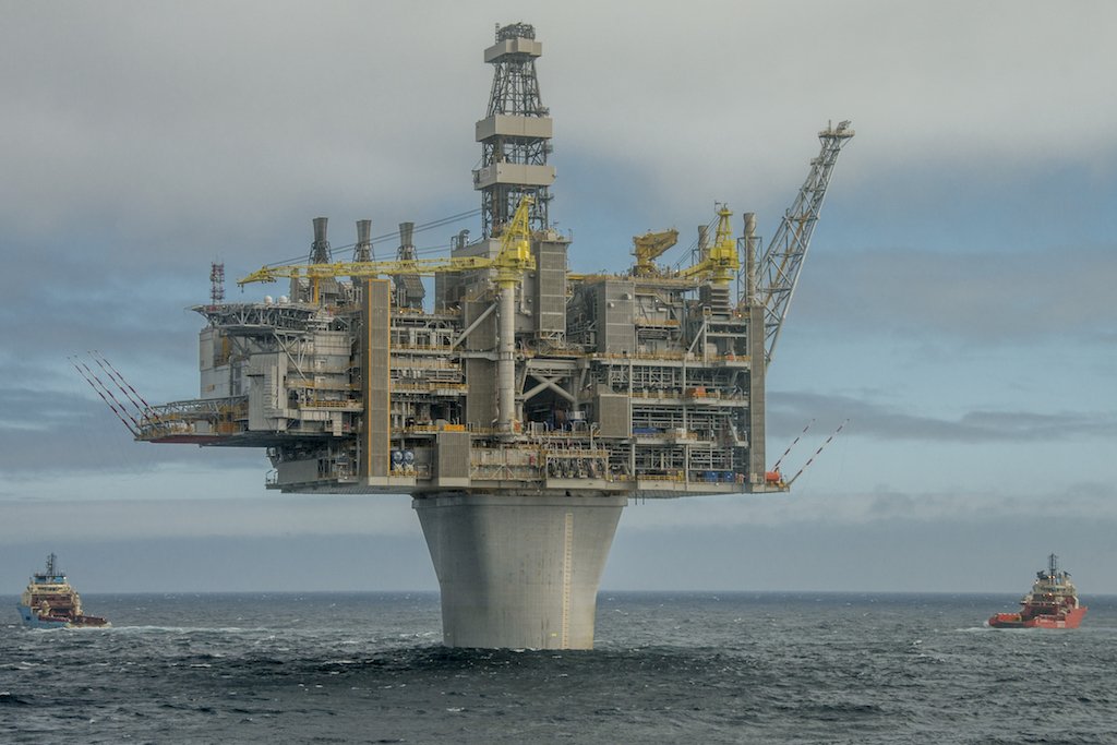 exxonmobil's tweet photo. Announcing the ahead-of-schedule startup of the Hebron project in Canada. Expected to produce up to 150,000 barrels of oil per day at peak. https://t.co/zesenSDeow https://t.co/wP02OsYdKu