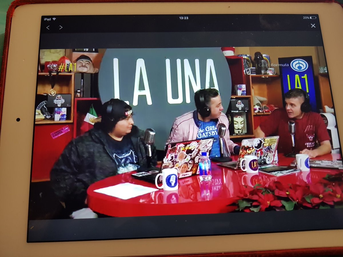 sermh91's tweet photo. Viendo a @JonyBeltran_ y @SmoothArkano con @ChumelTorres hablando de #BatallaDeLosGallos por 1 minuto jaja https://t.co/poBm2K9DNq