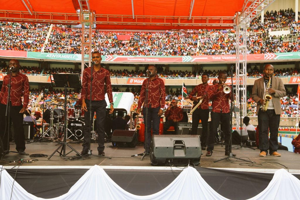kdfinfo's tweet photo. #MaroonCommandos representing the #7thBattalion #KenyaRifles entertained guests today at the Moi International Sports Centre Kasarani during the swearing in ceremony of the Commander-in-Chief HE @PresidentKE Hon @UKenyatta #CharonyiNiWasi #ChristinaDadaUkoWapi #AmkaKumekucha #KDF https://t.co/u10vDw9OY2