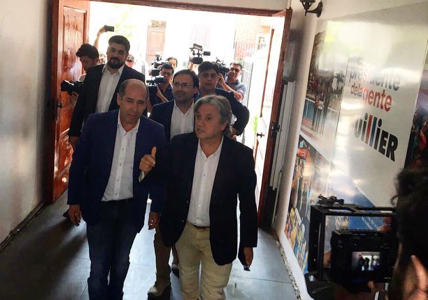 ivanabargues's tweet photo. 🔴AHORA: Alejandro Navarro y Marco Enríquez Ominami llegan al comando de Alejandro Guillier a entregarle su apoyo para la segunda vuelta presidencial @CNNChile https://t.co/xCQrF9ti3s