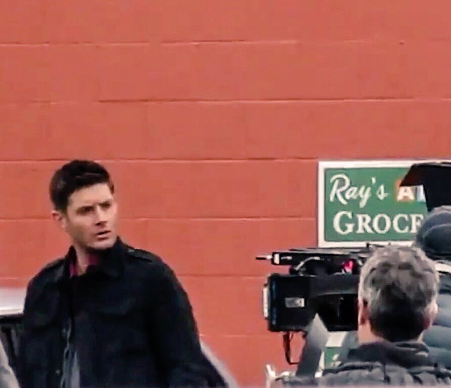 jrodackles_'s tweet photo. Dean looking at Sam vs. Jensen looking at Jared,  my heart 😂😭😍#L2RT’s https://t.co/UKpJr9Q10m