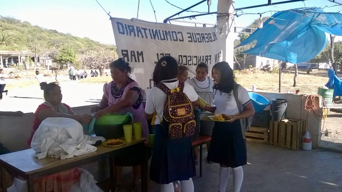CanEmbMexico's tweet photo. #OjodeAguaComunicacion and the Canada Fund #CFLIMX support communities affected by the earthquakes in #Oaxaca through community kitchens, building of ovens, and emergency repairs in the school #PreparatoriaComunitariaJM https://t.co/IACwRwkaNW