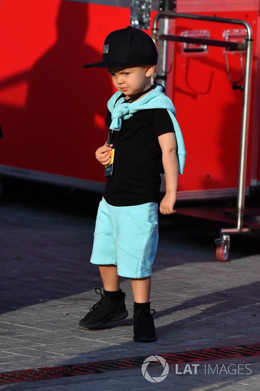 Photos from Abu Dhabi - Test on Thuesday facebook.com/pg/f1ladies/ph…