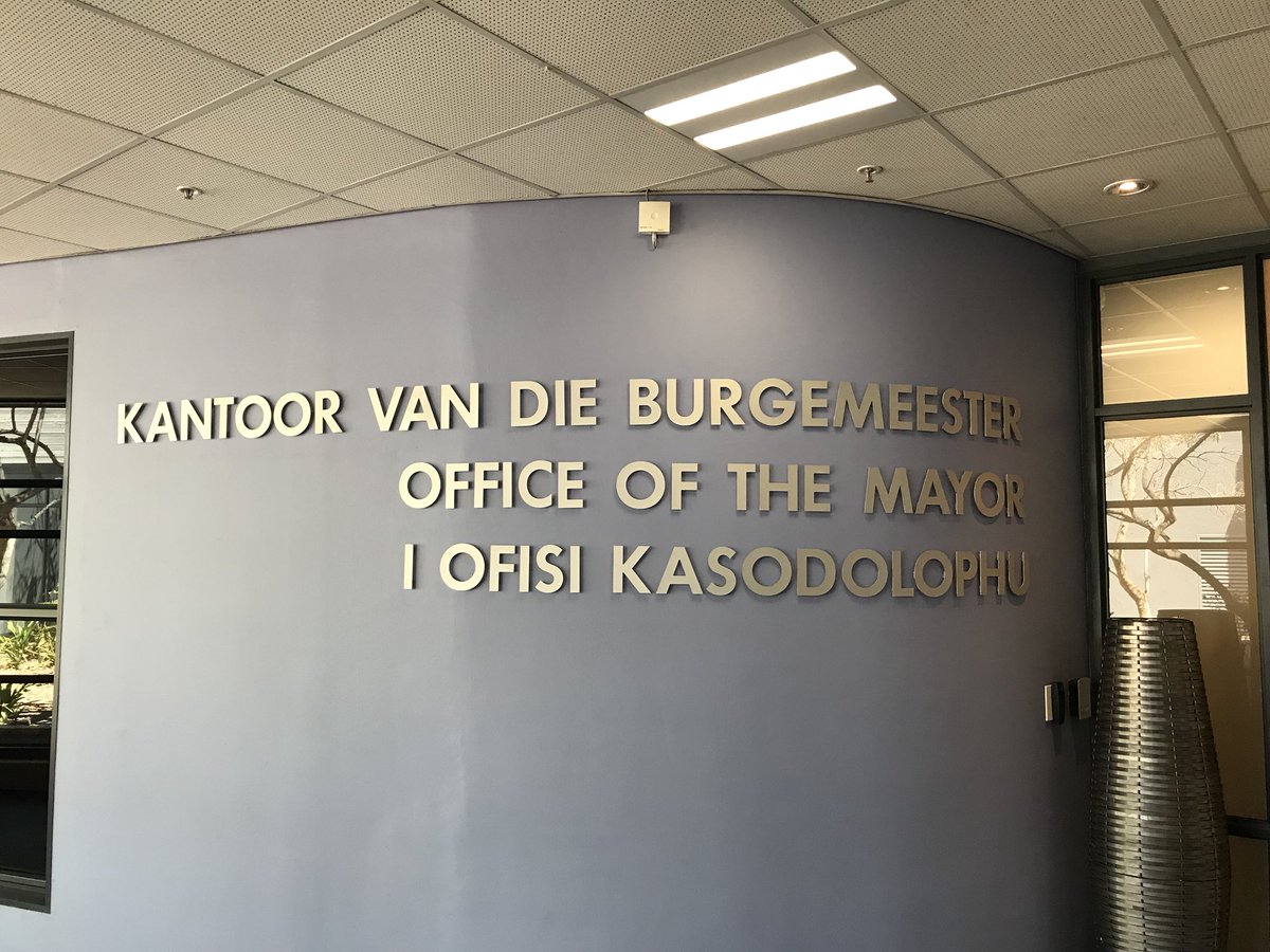 Drukke dag in Kaapstad. Bespreking met deputy mayor Neilson of <a href="/CityofCapeTown_/">City of Cape Town</a> over samenwerking en ondertekening van vestiging van drie Z-Afrikaanse bedrijven in Den Haag. Goed voor 50 directe banen met mogelijke groei. <a href="/nfiaholland/">NFIA Holland</a> @TheHagueBiz @jcmnijland <a href="/HorbachBonnie/">Bonnie Horbach - Dutch Ambassador</a>