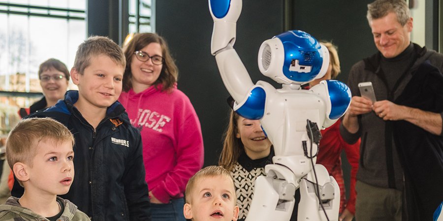 VLAIO_be's tweet photo. 👩‍🔬👨‍🔬 Op de @dagvdwetenschap' - die dit jaar een record van 36 500 bezoekers ontving - werd de Vlaamse Citizen Science Community gevierd met een nieuw kenniscentrum en een nieuwe projectoproep: https://t.co/LslvCJpIrS @Technopolis_Be #wetenschap #dvdw2017  #technologie https://t.co/4ErOuQXmQD