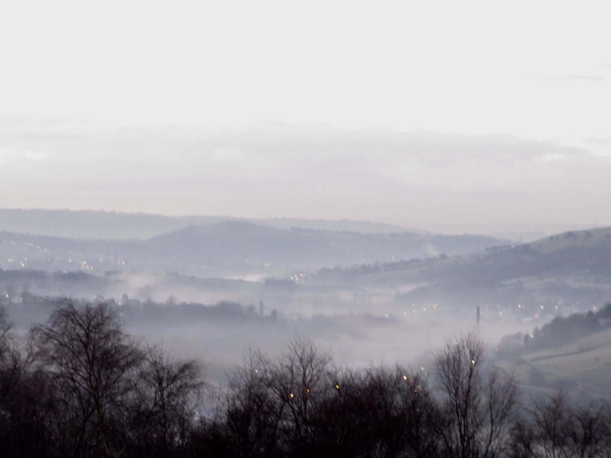sjholt50's tweet photo. Dawn to dusk #Saddleworth #Lydgate #NationalTreeWeek @RachycCharter @CatherineEsse @Crofty @rytuneCnut @LisaMSutch @ticktock315 @Dr_HLO @HARTResearch @ChadWeather https://t.co/yqHGrRmHzq