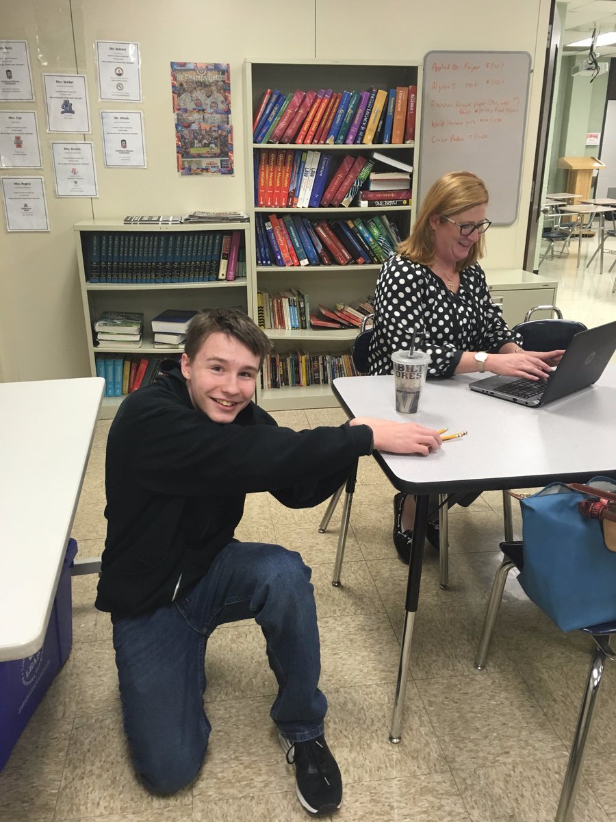 CJensen8385's tweet photo. Oops! Dropped the pencils!  Lisle students always willing to lend a hand  #unselfie202 https://t.co/VFIHn0mCJR