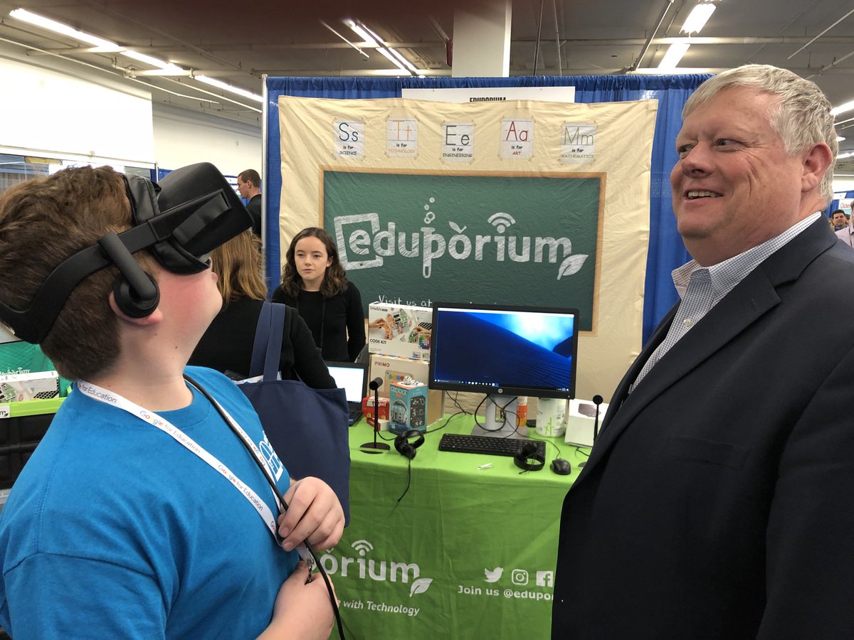LS_jbeaulieu's tweet photo. High school student Sam Brown helping video and experiencing virtual reality here at the Christa McAuliffe conference https://t.co/c0jh4fdvK0