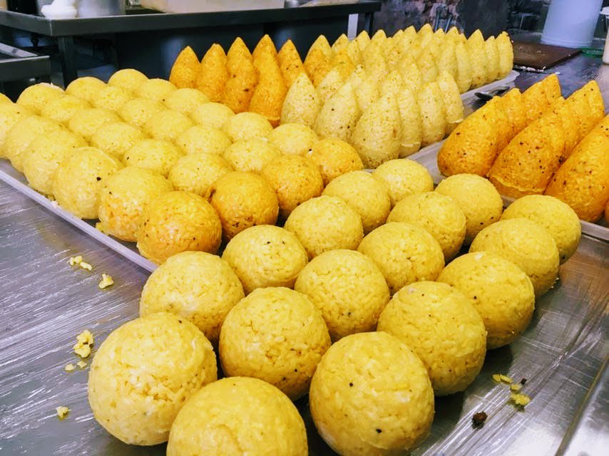 PastaBoxHQ's tweet image. Meet your new lunch buddy - the arancino! Waiting for you, along with boxes of perfect pasta @EastPointDublin (Wed), @LunchtimeMarket's Mespil Road Canal (Thurs) &amp;amp; Carmanhall Road, Sandyford (Fri). Check out our menu: pastabox.ie