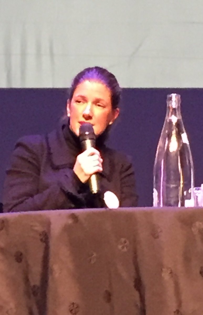 TerredeCommerce's tweet photo. Marie Bagnoli, VP @UPE13_ : "C est le moment de faire bouger les lignes. Le commerçant doit être lucide, la redynamisation du centre-ville ne pourra pas venir que par la volonté des institutionnels, les commerçants doivent se fédérer et agir ensemble !" https://t.co/BUgZwc1OKx