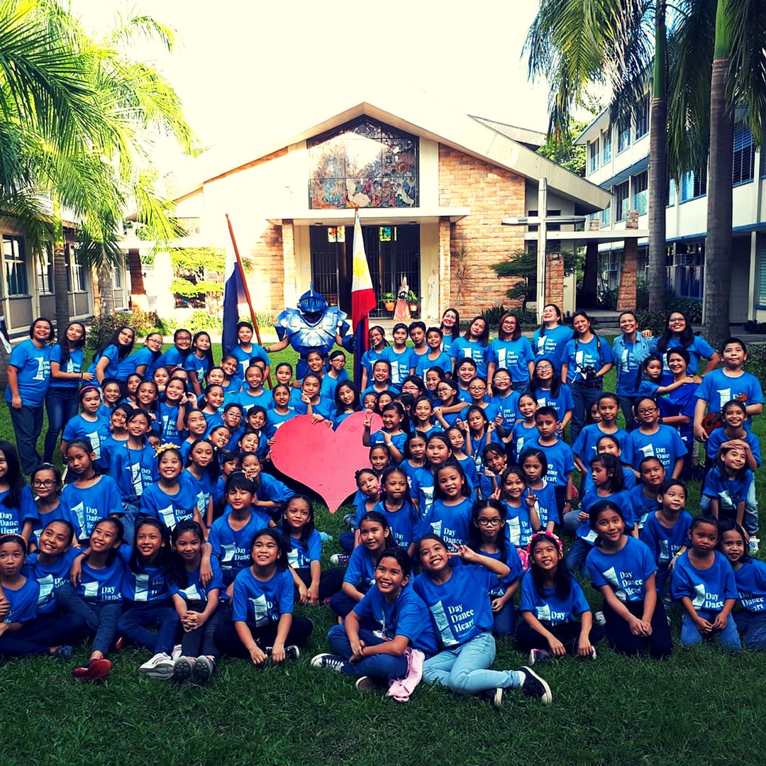 LifeVestInside's tweet photo. An awesome shot of Ateneo de Davao University Grade School students <3 A big shoutout to Michelle Mercado, our amazing group leader who made it all happen in Davao City, Philippines!Β
#danceforkindness2017
#davaocity
#dfk2017
#lifevestinside
#kindnessrevolution https://t.co/OX2AYdpx86