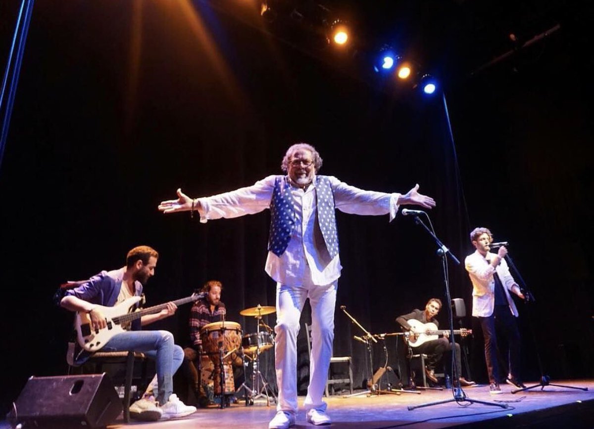 DiegoCarrasco50's tweet photo. ✨ Mañana es el gran día family! Os espero en el Teatro Nuevo Apolo de Madrid #NoMarrecojo #DiegoCarrasco #EnFamilia https://t.co/4J7vXh2y7m