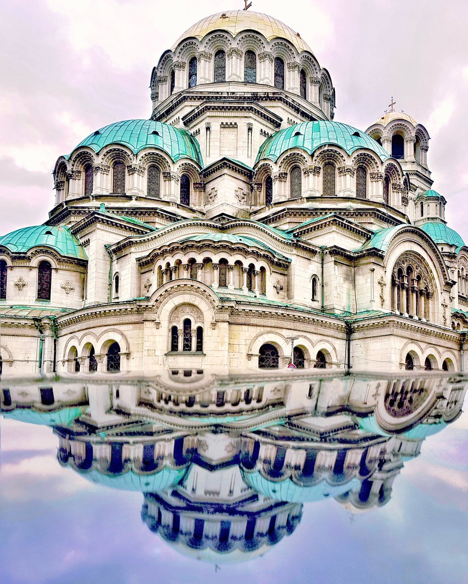AbubusWorld's tweet photo. Did you know that the Alexander Nevsky Cathedral is the second biggest church in the Balkans? 💙💚💙 #Travel #Church #Balkan #Europe #God #Architecture https://t.co/2hwklYoQFt