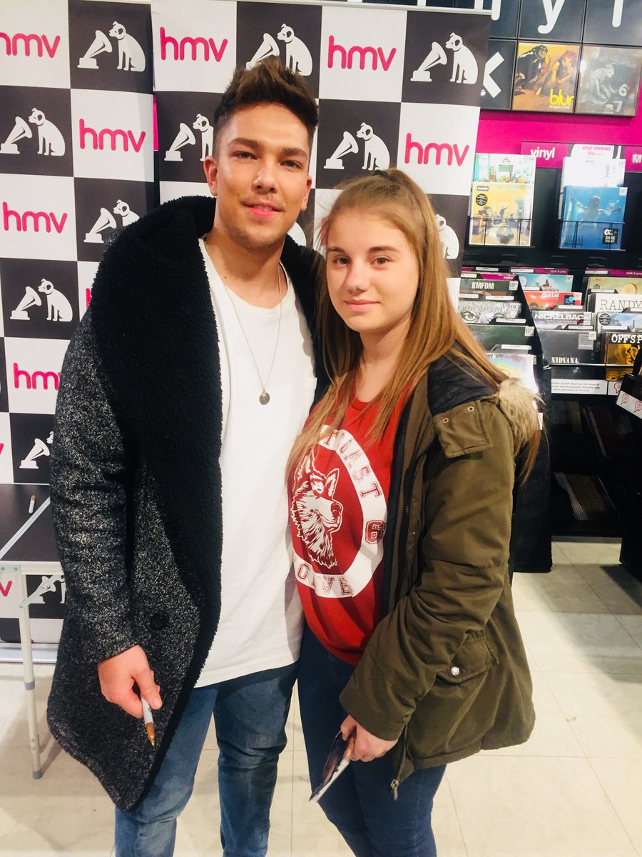 AyeUpBieber's tweet photo. i look absolutely vile but it finally happened 😭😭😭 https://t.co/ZqtFA3Aiom