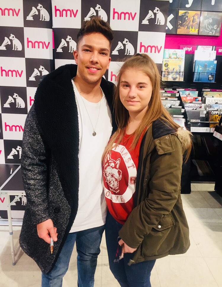 AyeUpBieber's tweet photo. i look absolutely vile but it finally happened 😭😭😭 https://t.co/ZqtFA3Aiom