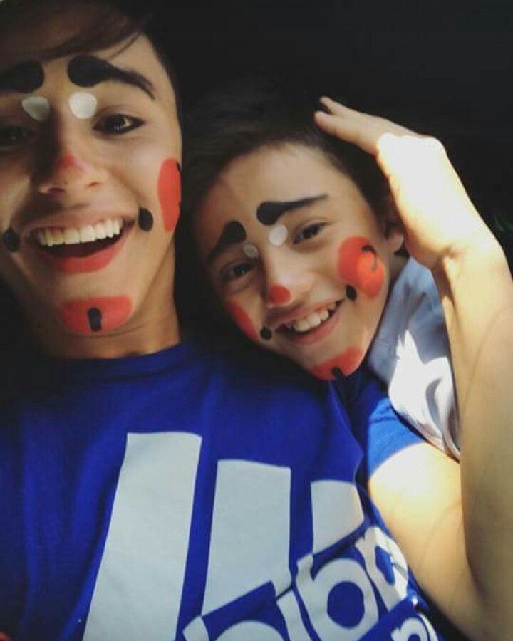 DebanhiReyna3's tweet photo. Que bello mi niño los dos Te amooo hermoso Lapizito y Lapizin!❤😍 @lapizito123 @Lapizinoficial ❤ https://t.co/IyvHJ5WBzE