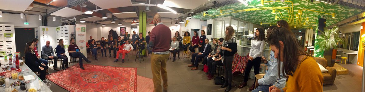 CorpoHackers's tweet photo. Cercle de #corporatehackers avec une question, la question !Quel sera mon premier geste vers l’action #mouvement #gestepremier https://t.co/1kId01BLrv