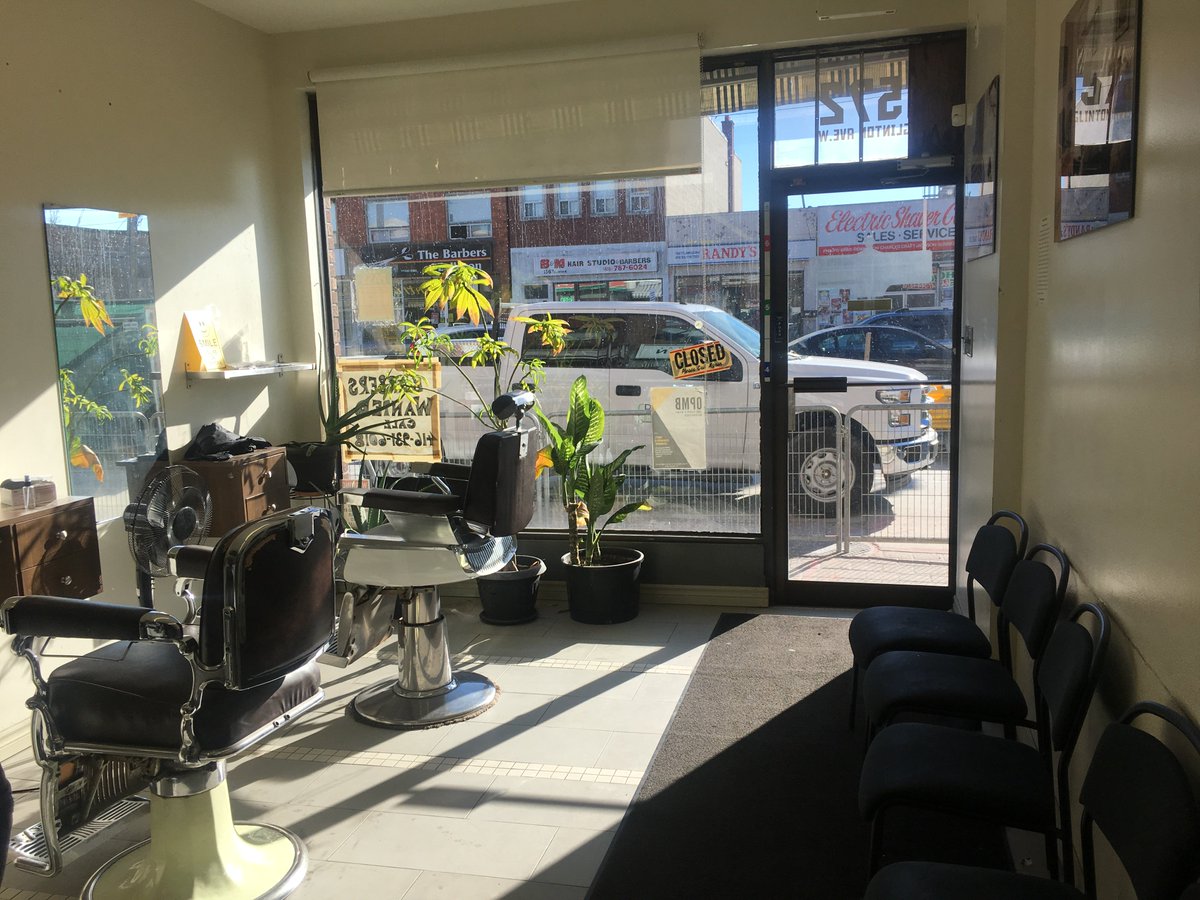 opmb100's tweet photo. @JohnTory @EglintonWest still #BlockedVisibility due to #MetrolinxHarmfulToCommunity
No customers everyday.
#OPMB https://t.co/UNRpAZ6sLL
