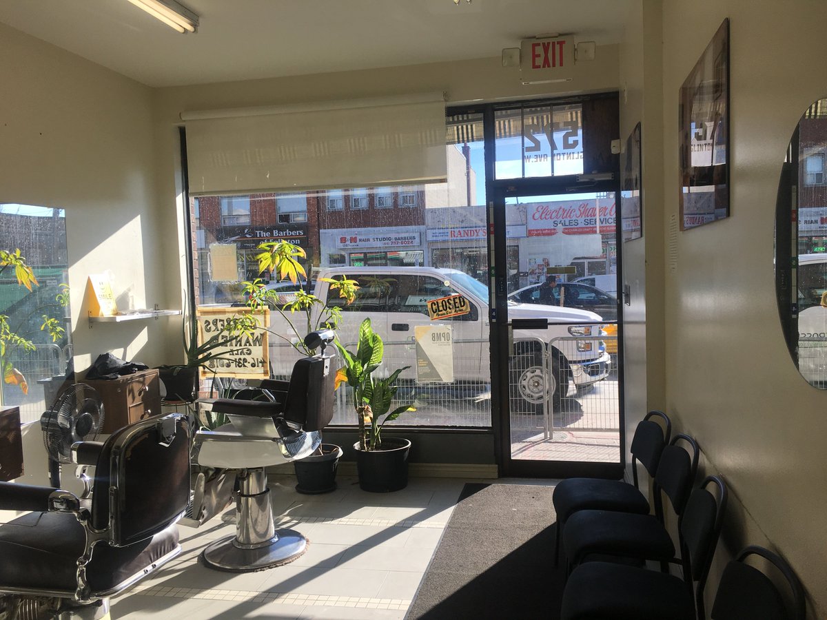 opmb100's tweet photo. @JohnTory @EglintonWest still #BlockedVisibility due to #MetrolinxHarmfulToCommunity
No customers everyday.
#OPMB https://t.co/UNRpAZ6sLL