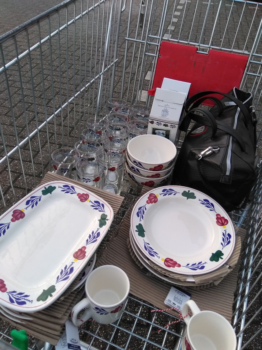 Taxloss84's tweet photo. Zooooo, de collectie is weer aangevuld. Super blij mee! En ook nog wat spulletjes om anderen mee blij te maken #boerenbont #guiltyplessure #happy https://t.co/mjD0okNzNO