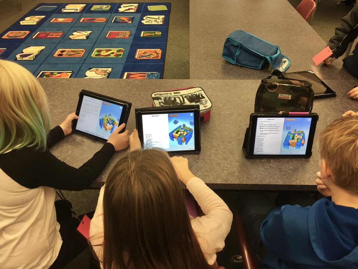 GailKMoore's tweet photo. #vpsamazing Marshall Ss getting ready for #CSEdWeek &amp; #hourofcode w/ @AppleEDU #SwiftPlaygrounds app! #kidscancode #vpsipad https://t.co/ujUWG9MQx5