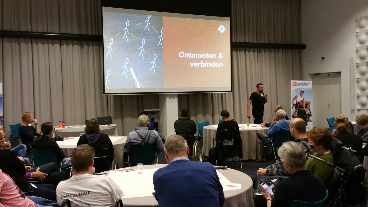 sportflevo's tweet photo. Ontmoeten en verbinden zijn de kernwoorden van @GuySteenweg in zijn workshop Samenwerken aan Aangepast Sporten #MaandAS #SportcaféAS https://t.co/lpUnZY5Oza