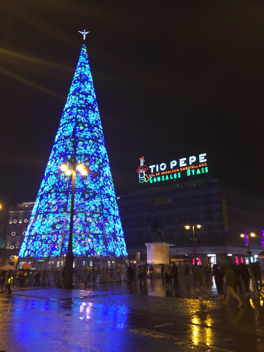 AngelRamosT's tweet photo. I'm at Puerta del Sol in Madrid w/ @jozemmp https://t.co/c9i1FHSEbv https://t.co/aIFj3Dkpsj