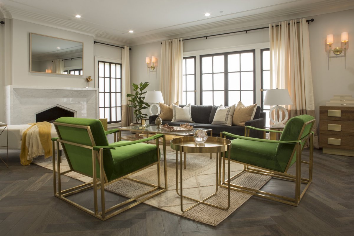 JonathanScott's tweet image. When @_LindaPhan tells you not to “harm the charm” in her house, you do as you’re told! Happy with how the entrance, living room, and office came to life. Next up, the kitchen, dining room, and basement tomorrow at 9/8c on @hgtv. #BrothersAtHome