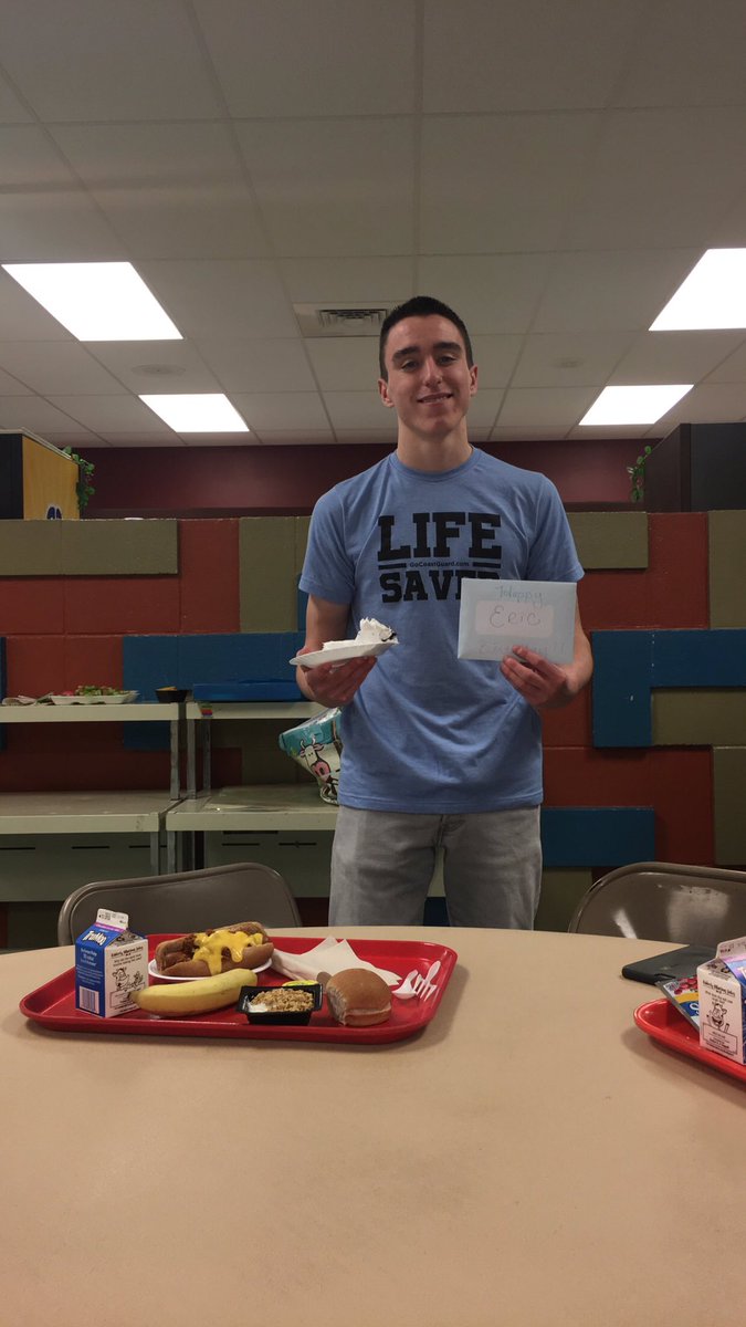 MBGStudentBody's tweet photo. happy birthday to Eric Erdman! make sure you wish him a happy birthday ❤️🎈🎉 https://t.co/loXi2uZUBZ