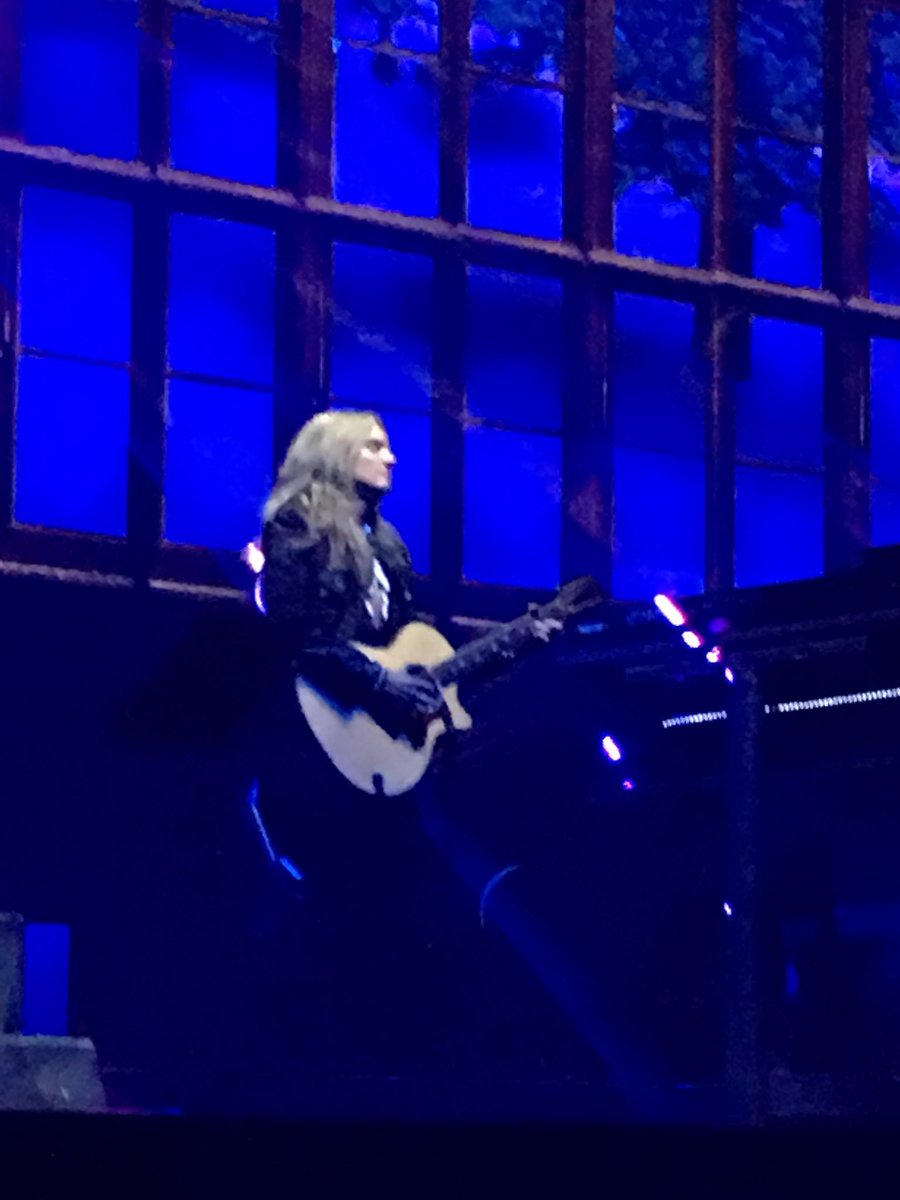 marieboscia's tweet photo. Really feeling #TSOWithdrawls so here's some @HoekstraMagic until my next show!๐๐ค๐ฅ๐ธ๐๐ผ#TSOWinterTour2017 #BeautifulAcoustics https://t.co/qRPUdqlMtD https://t.co/DwN5A7hhRW