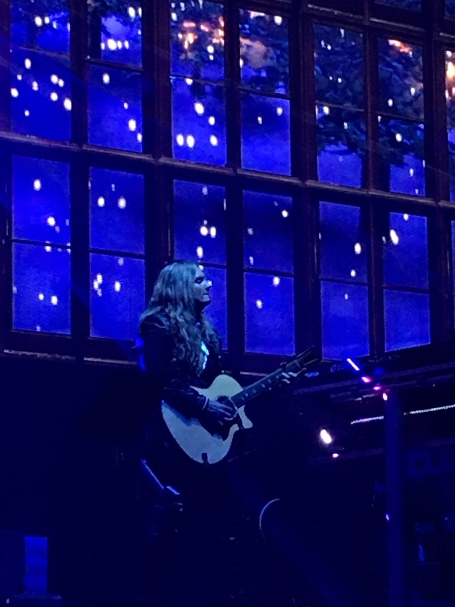 marieboscia's tweet photo. Really feeling #TSOWithdrawls so here's some @HoekstraMagic until my next show!๐๐ค๐ฅ๐ธ๐๐ผ#TSOWinterTour2017 #BeautifulAcoustics https://t.co/qRPUdqlMtD https://t.co/DwN5A7hhRW