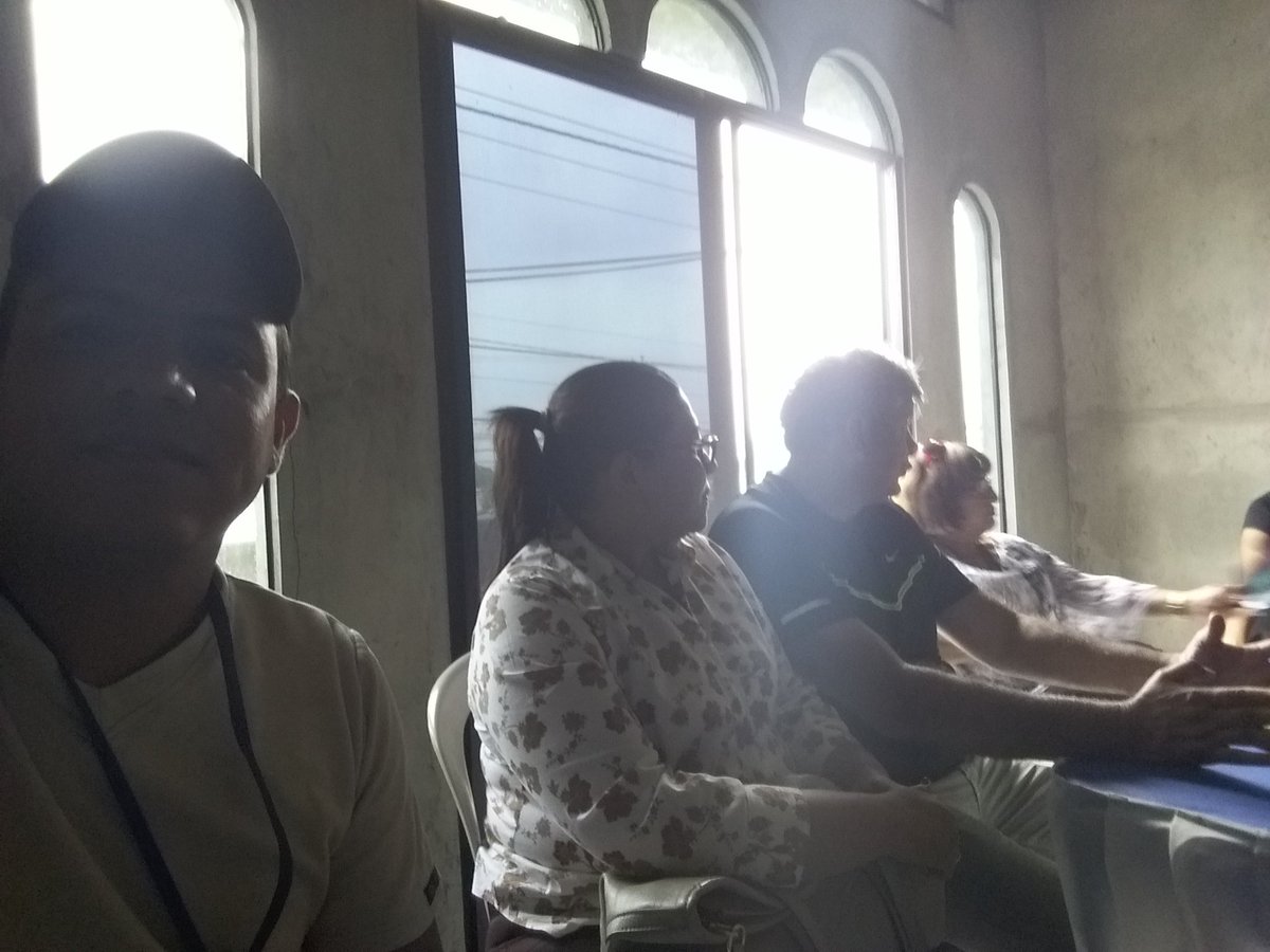 Jeyr07's tweet photo. @RedMaestrxsEC #Zona5 #DistritoPalenqueVinces Sesión de trabajo para #AsambleaDistritalRedMaestros #UnidosFortalecidos @WilmerSantacru3 @josemunoz816 @leojnb @RedMaestrxsZ5 #YoConstruyoNoDestruyo #SomosRedMaestros #TrabajoYCompromiso #EducaciónParaTodos https://t.co/i0DCzAwhlR