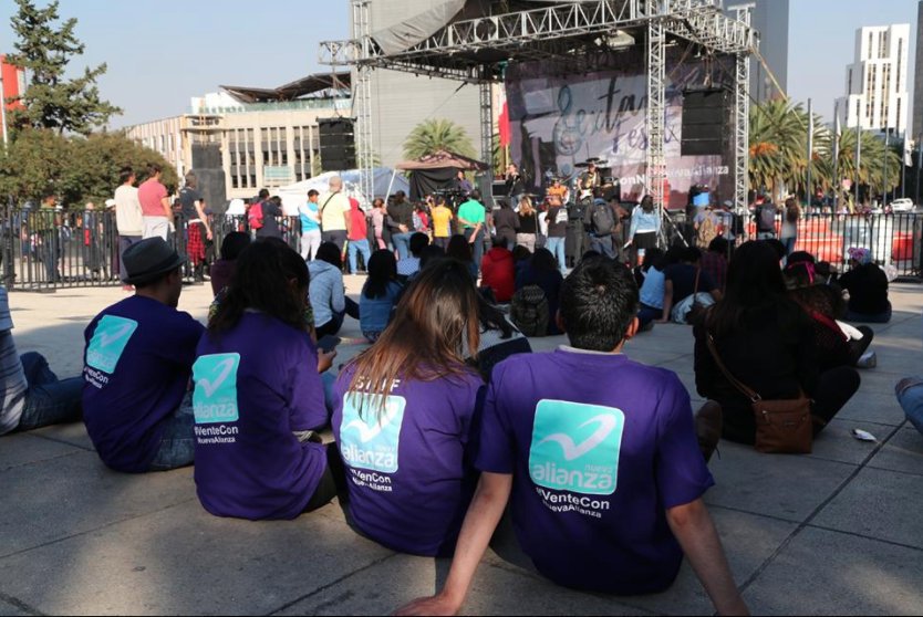 Un partido político está organizando shows con bandas independientes para "acercarse a los chavos" 🤔 #baiabaia plopradio.fm/#!/tenemos-que…